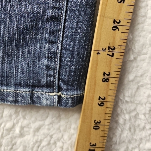 Chico’s Platinum Fit Medium Wash Distressed Denim Size 3 (Size 16) - Picture 6 of 8